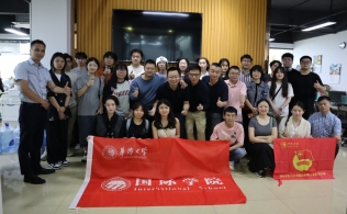 华侨大学国际学院20级师生前往广和国际物流参加实训